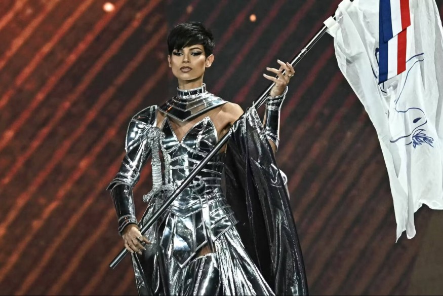 Miss Univers 2025 : Ève Gilles incarne la paix et la force | 23.6 Radio