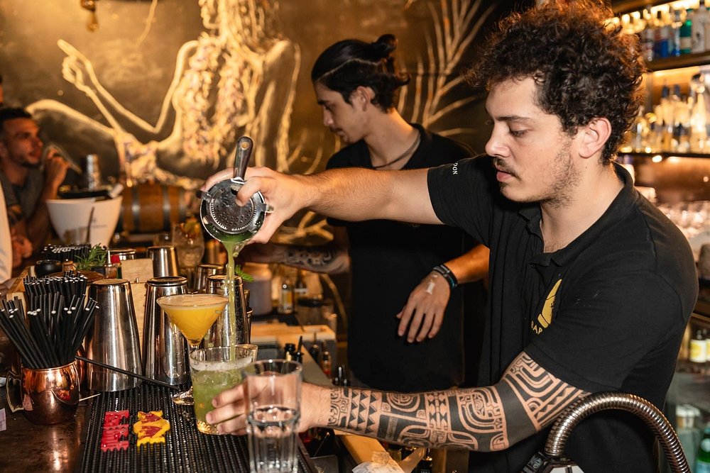 bartenders.jpeg (147 KB)