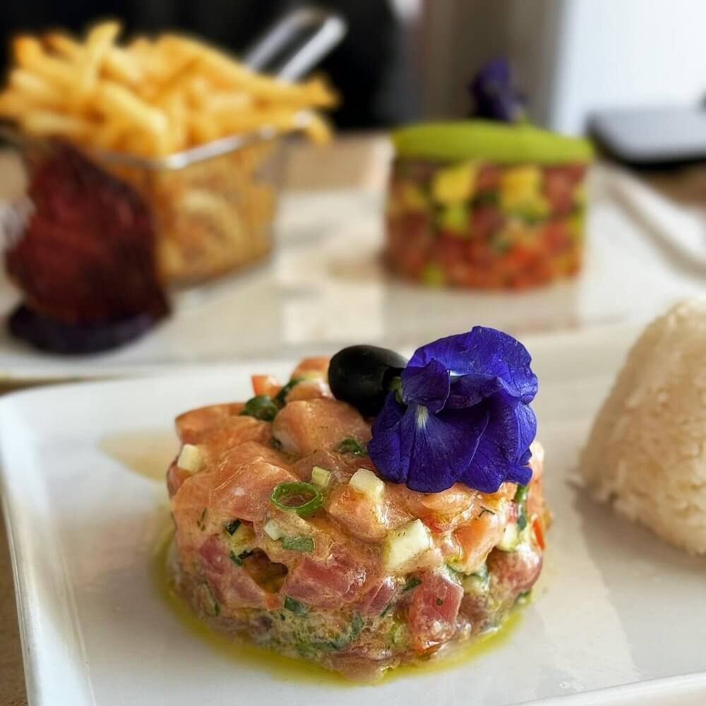 oasis-du-vaima-duo-de-tartare-thon-rouge- papeete-tahiti.jpeg (67 KB)