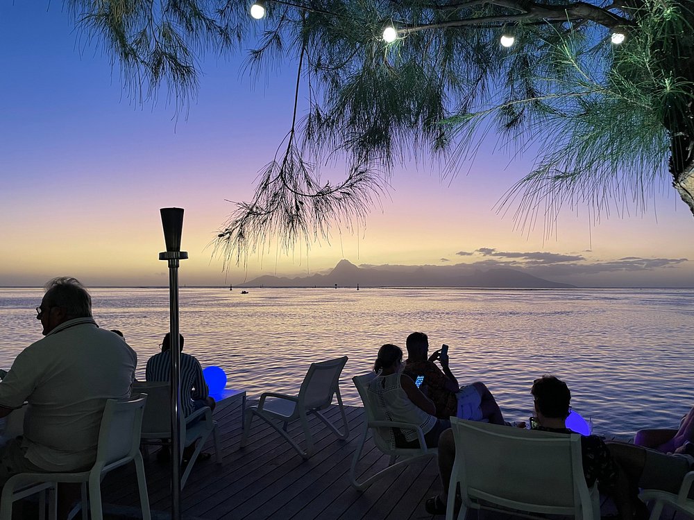 taapuna-beach-coucher-soleil-bar-tahiti.jpeg (190 KB)
