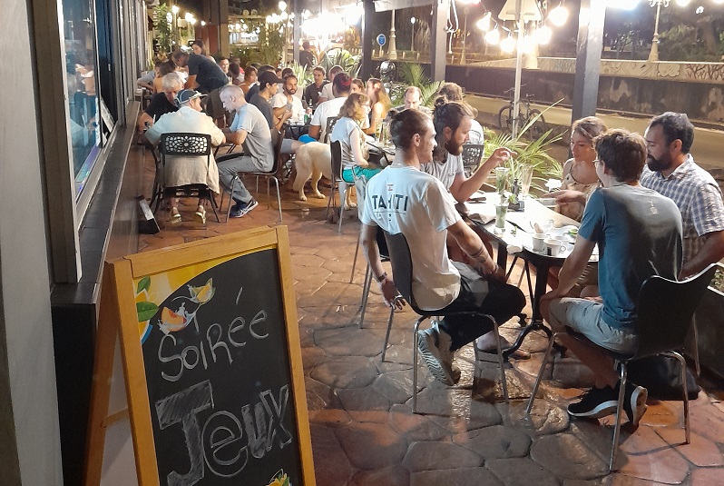 wonderland-tahiti-ambiance-conviviale.jpeg (233 KB)